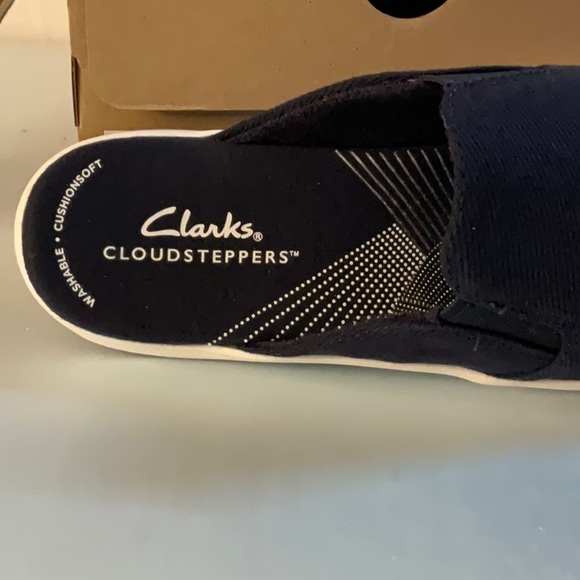 Cloudsteppers by Clark’s. Size 6 navy. Style breeze shore slides. New in box. - Picture 4 of 4